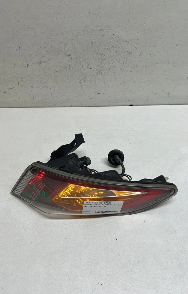 Feu arrière droit Honda CIVIC VIII Hatchback (FN, FK) 1.8 (fn1, fk2) (2005) occasion
