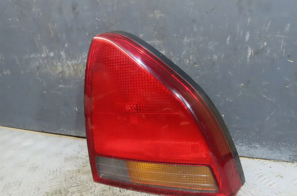 Feu arrière droit Honda PRELUDE IV (BB_) 2.0 i 16v (bb3) (1992-1996) occasion