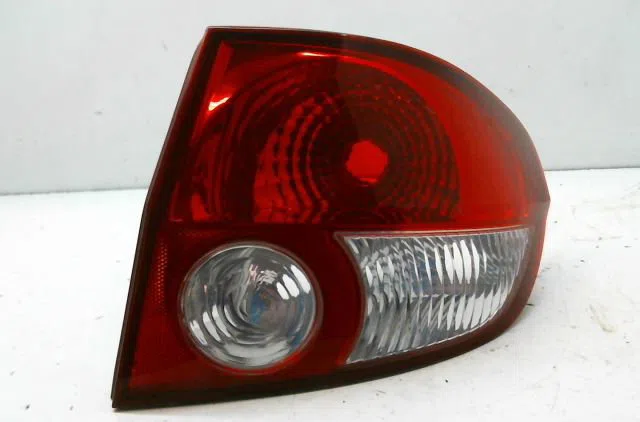 Feu arrière droit HYUNDAI GETZ 2004 occasion