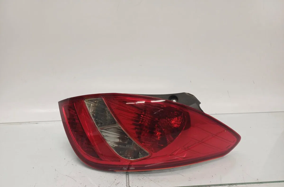 Feu arrière droit HYUNDAI I 20 1 PHASE 1 occasion