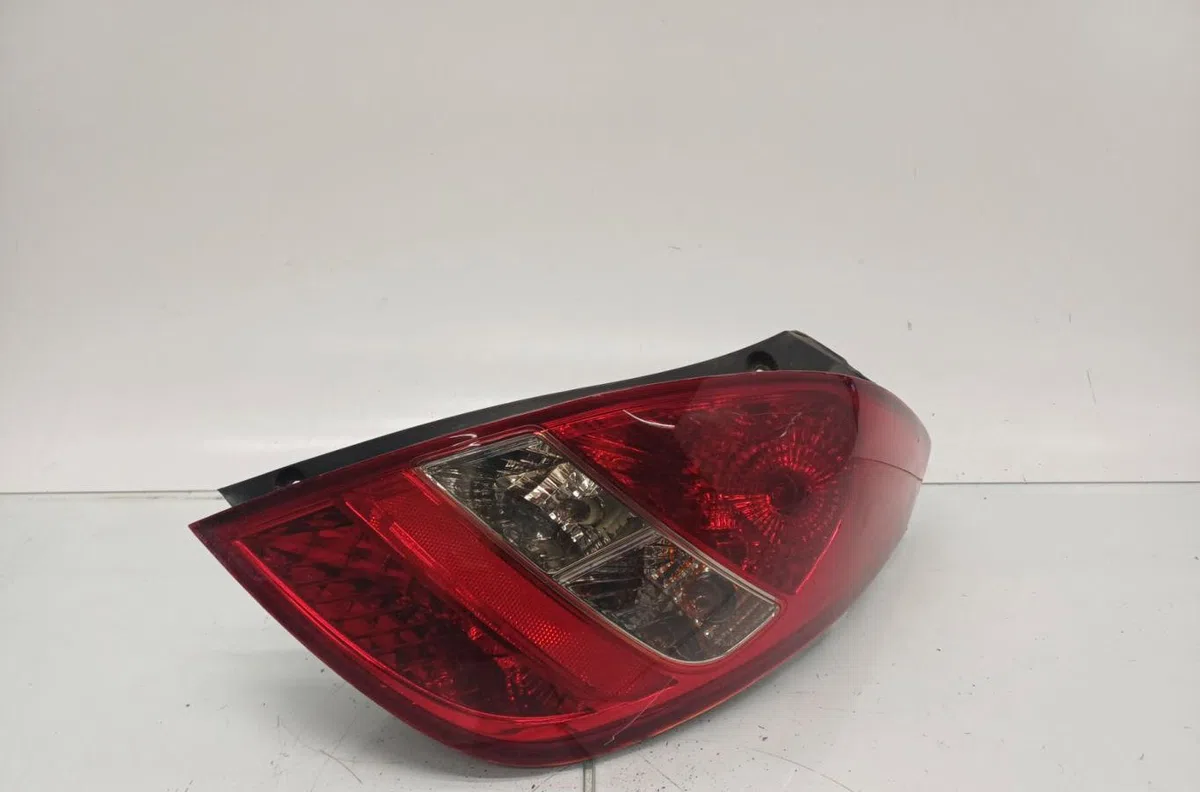 Feu arrière droit HYUNDAI I 20 1 PHASE 1 occasion