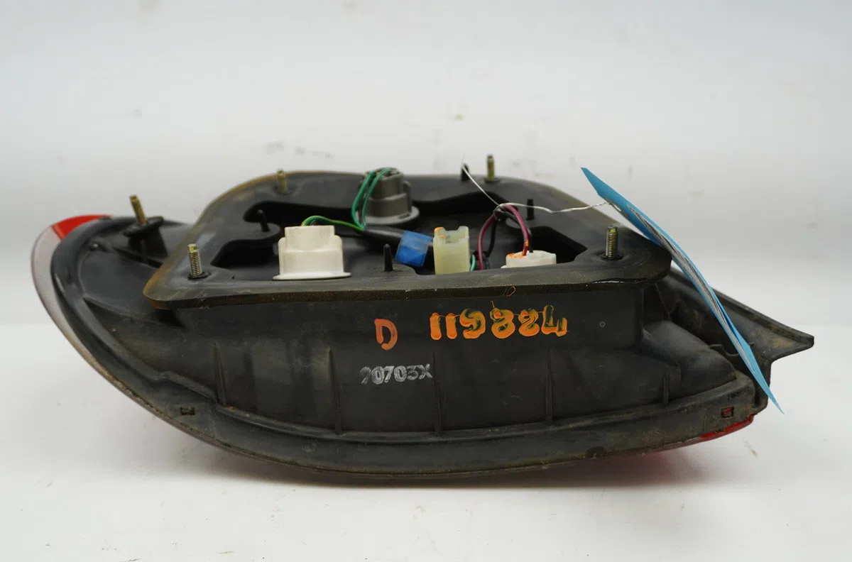 Feu arrière droit Hyundai PONY I (X-3) 1.3 i 12v (1994-2000) occasion
