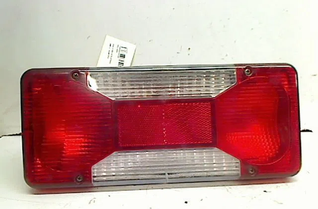 Feu arrière droit Iveco DAILY VI Camionnette 35s15, 35c15, 40c15, 45c15, 50c15, 65c15, 70c15 (2014-2016) occasion