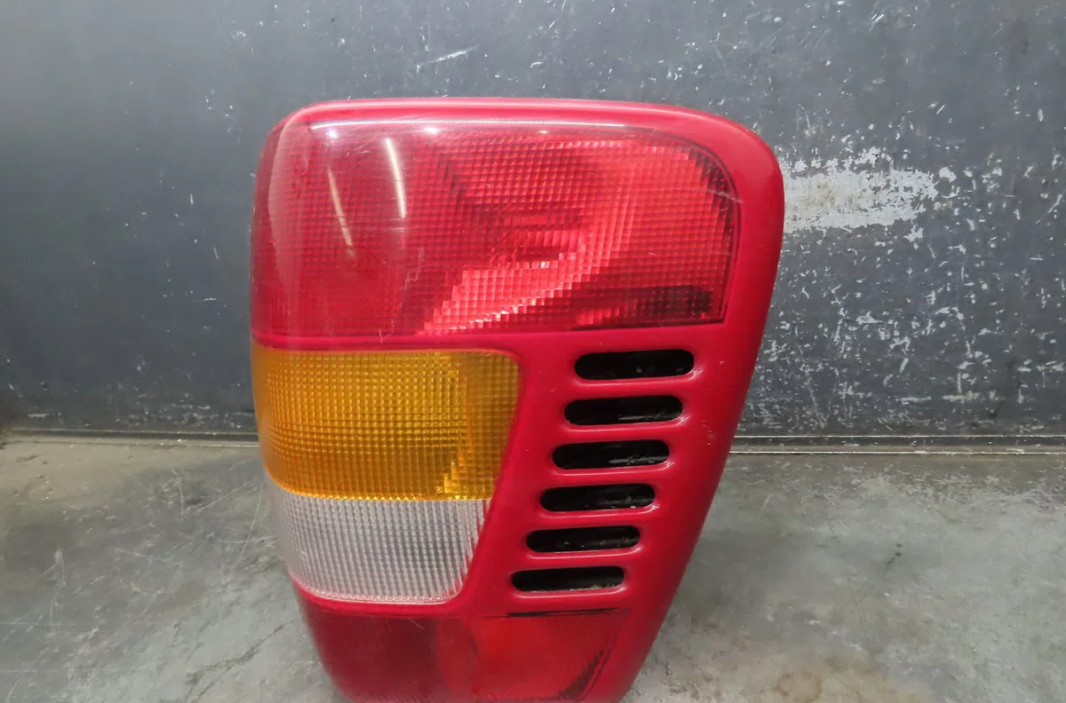 Feu arrière droit Jeep GRAND CHEROKEE II (WJ, WG) 4.0 4x4 (1999-2005) occasion