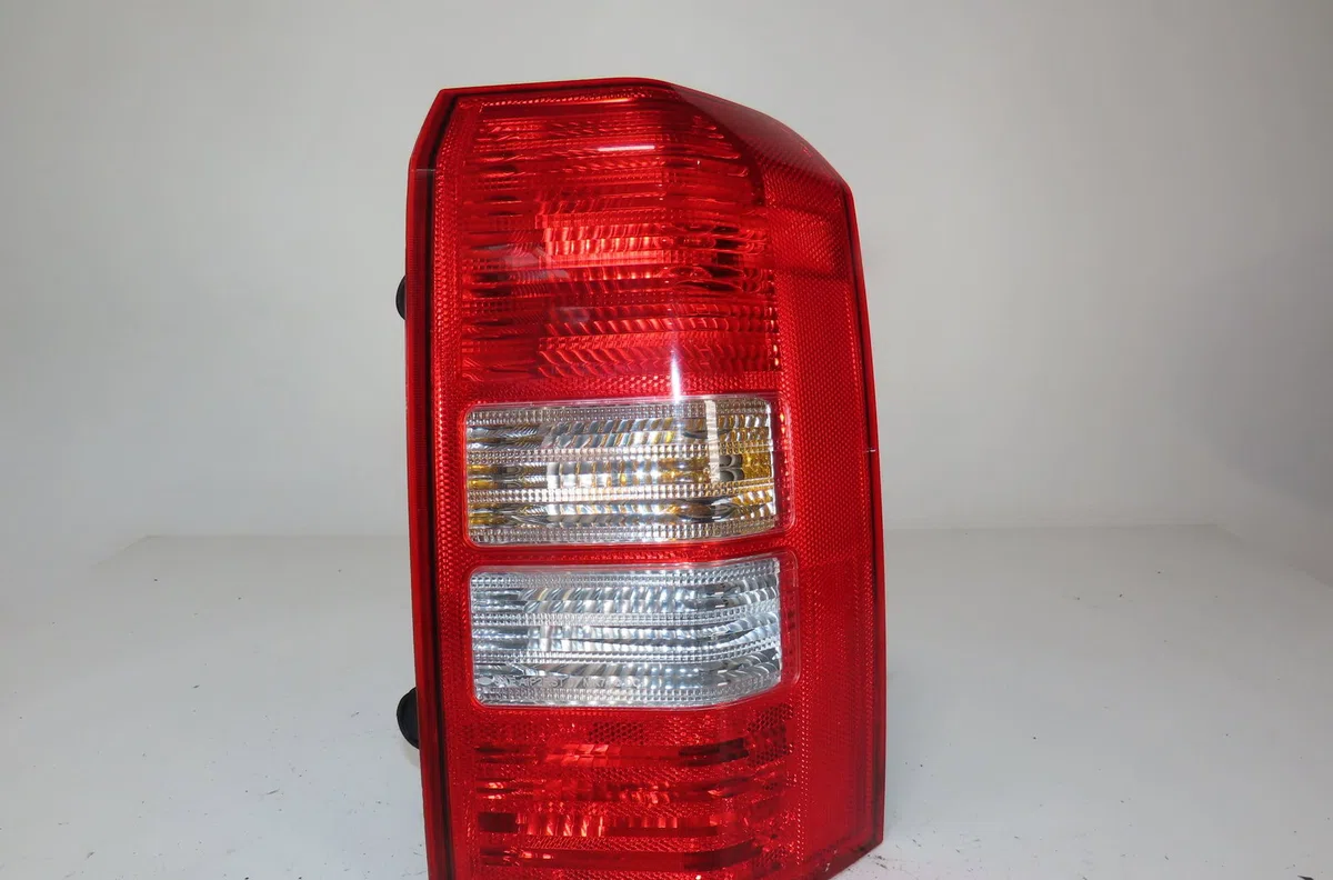 Feu arrière droit Jeep PATRIOT (MK74) 2.0 crd 4x4 (2007-2017) occasion