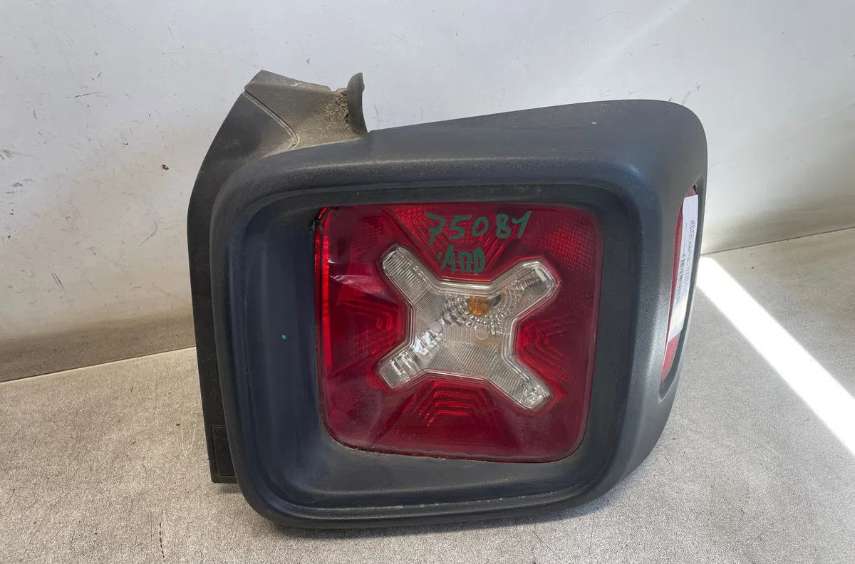 Feu arrière droit Jeep RENEGADE SUV (BU, B1, BV) 1.6 crd (2014) occasion