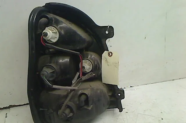 Feu arrière droit Kia CARNIVAL I (UP) 2.9 tdi (1999-2001) occasion
