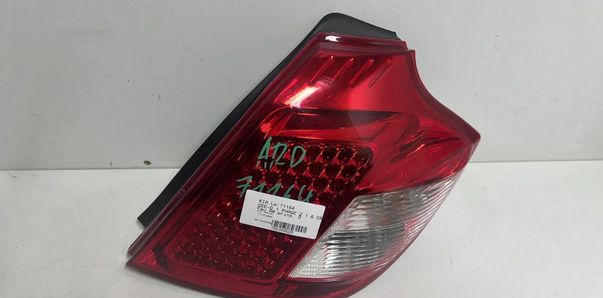 Feu arrière droit Kia CEE'D 3-5 portes (ED) 1.6 crdi 115 (2006-2012) occasion