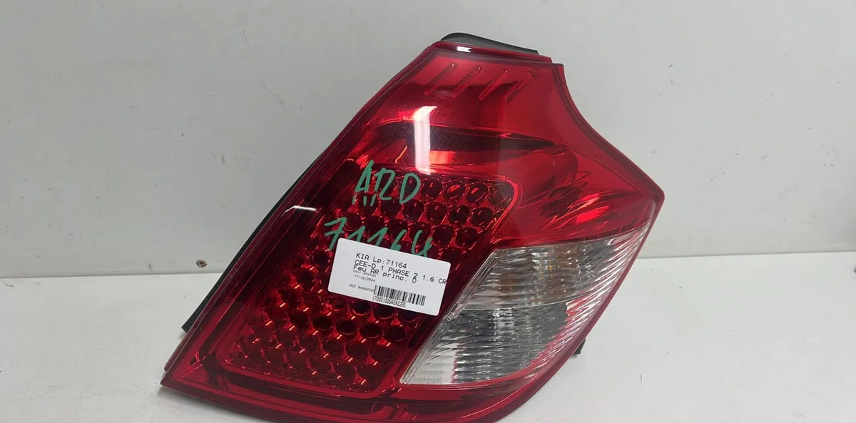 Feu arrière droit Kia CEE'D 3-5 portes (ED) 1.6 crdi 115 (2006-2012) occasion