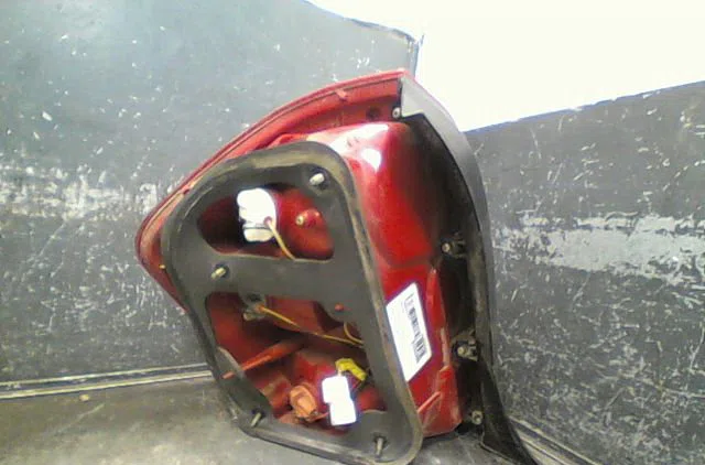 Feu arrière droit Kia CERATO I 3-5 portes (LD) 2.0 crdi (2004-2006) occasion