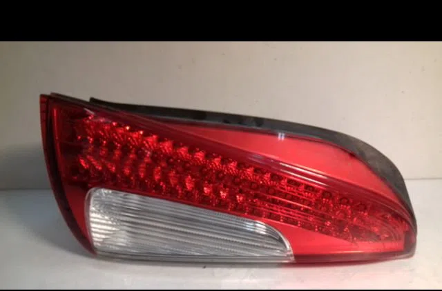 Feu arrière droit Lancia MUSA (350_) 1.3 d multijet (350.axm11, 350.axm1a, 350.axi1a) (2009-2012) occasion