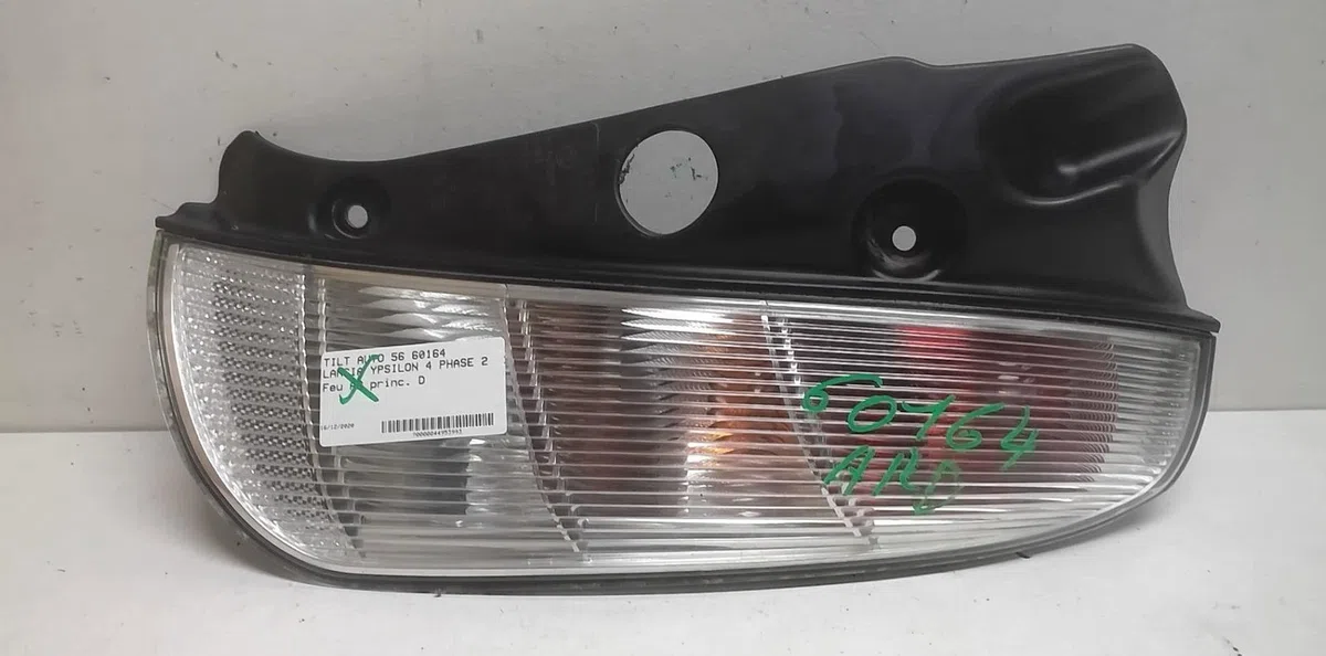 Feu arrière droit Lancia YPSILON (843_) 1.3 d multijet (843.axe11, 843.axe1a) (2006-2011) occasion