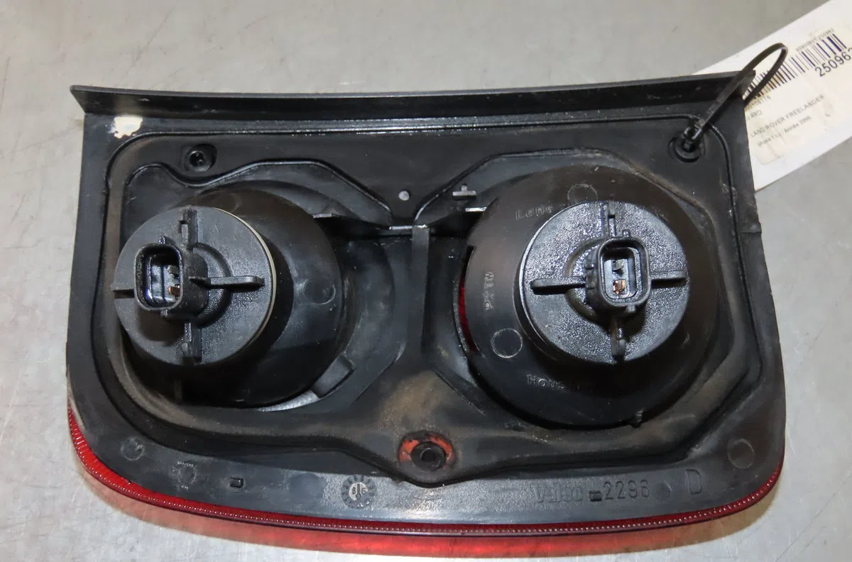 Feu arrière droit Land rover FREELANDER I (L314) 2.0 di 4x4 (1998-2000) 5 portes occasion