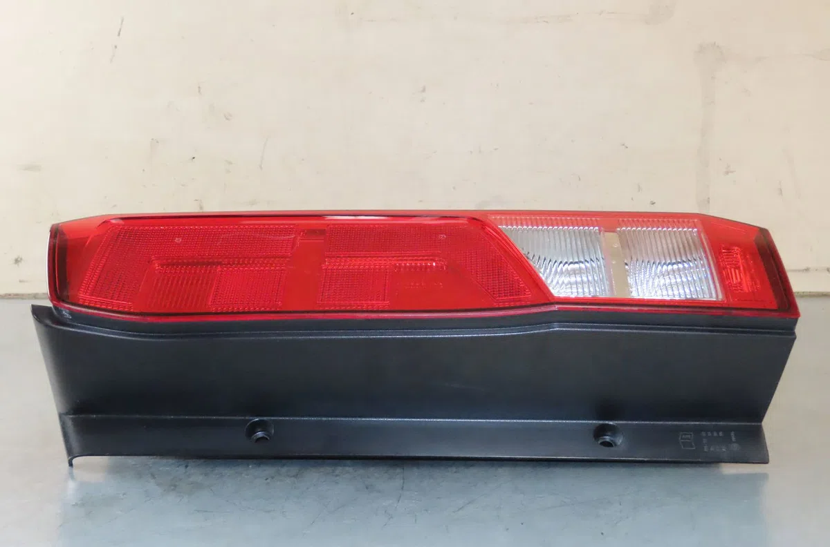 Feu arrière droit Man TGE Camionnette 2.0 tdi (01v, 03v, 36v, uyb, uyc, uyd) (2017) occasion