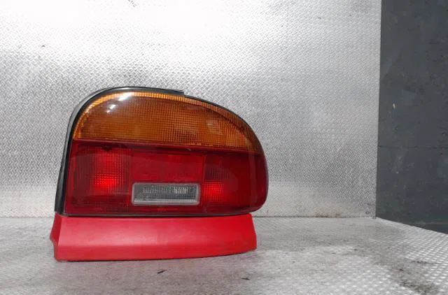 Feu arrière droit MAZDA 121 2 occasion