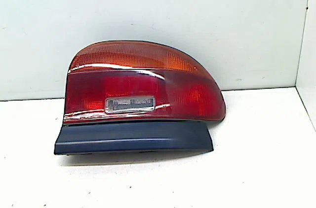 Feu arrière droit MAZDA 121 II 1995 occasion
