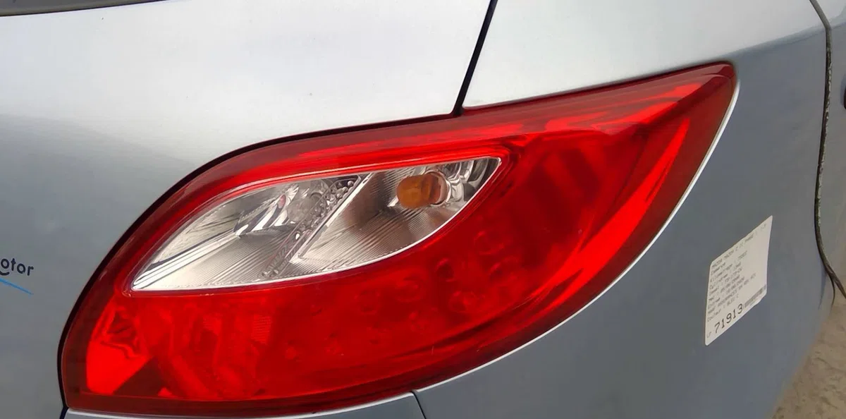 Feu arrière droit MAZDA 2 2  2 2 PHASE 1 occasion