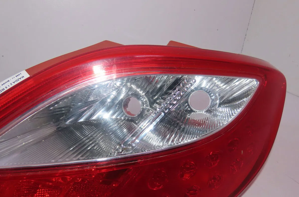 Feu arrière droit Mazda 2 (DE_, DH_) 1.5 (de5fs) (2007-2015) occasion