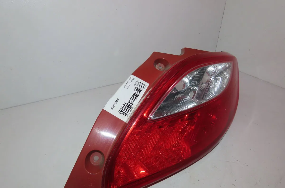 Feu arrière droit Mazda 2 (DE_, DH_) 1.5 (de5fs) (2007-2015) occasion