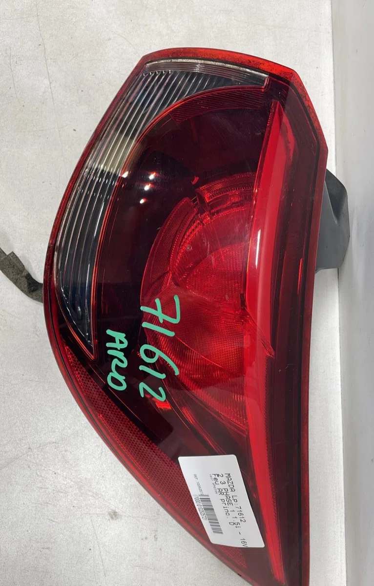 Feu arrière droit Mazda 2 (DL, DJ) 1.5 skyactiv-g (2014) occasion
