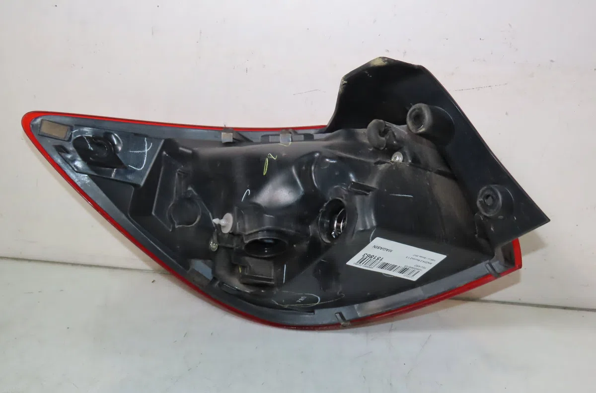 Feu arrière droit Mazda 2 (DL, DJ) 1.5 skyactiv-g (djlfs) (2014) occasion