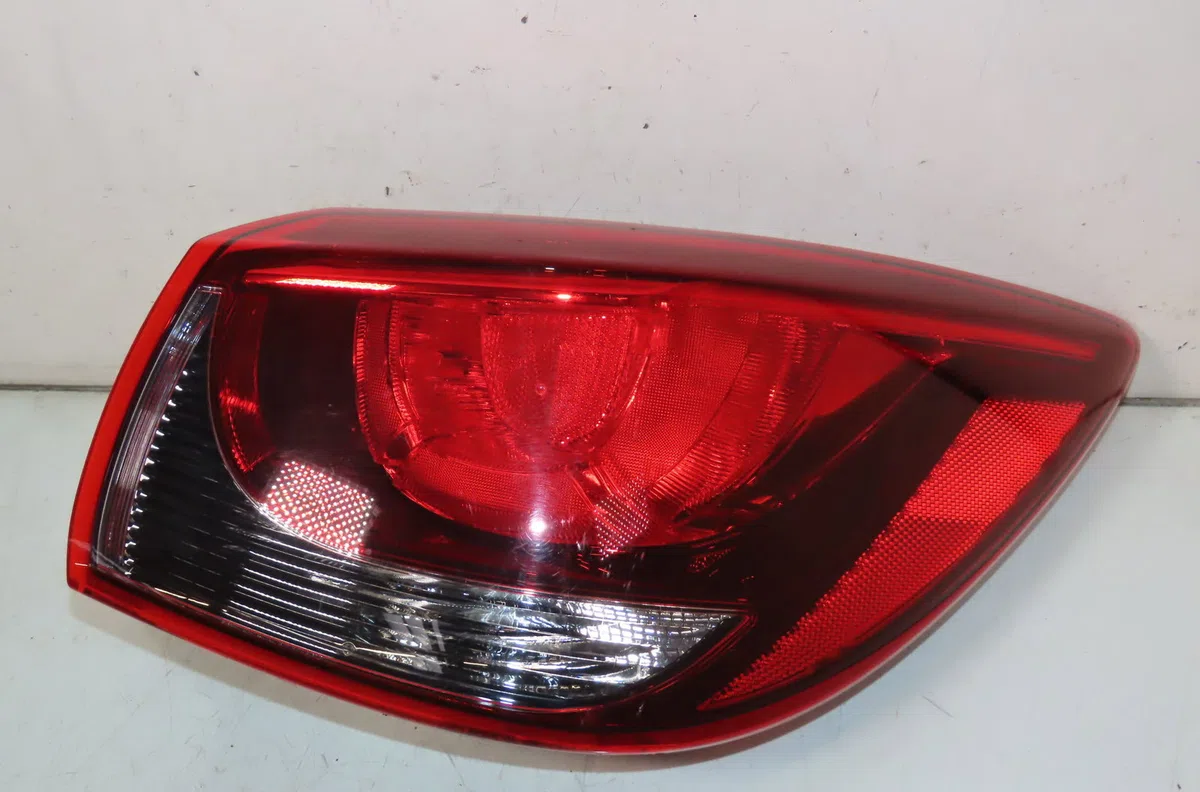 Feu arrière droit Mazda 2 (DL, DJ) 1.5 skyactiv-g (djlfs) (2014) occasion