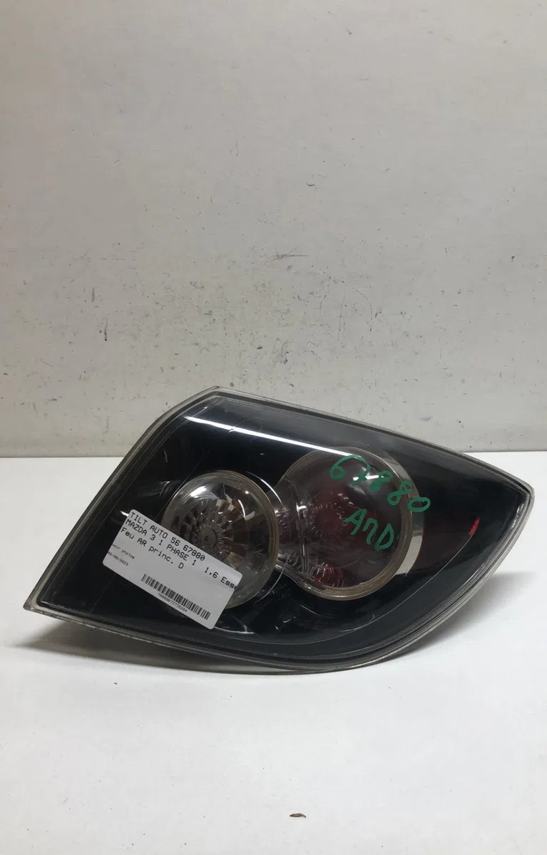 Feu arrière droit Mazda 3 (BK) 1.6 (bk14) (2003-2009) occasion
