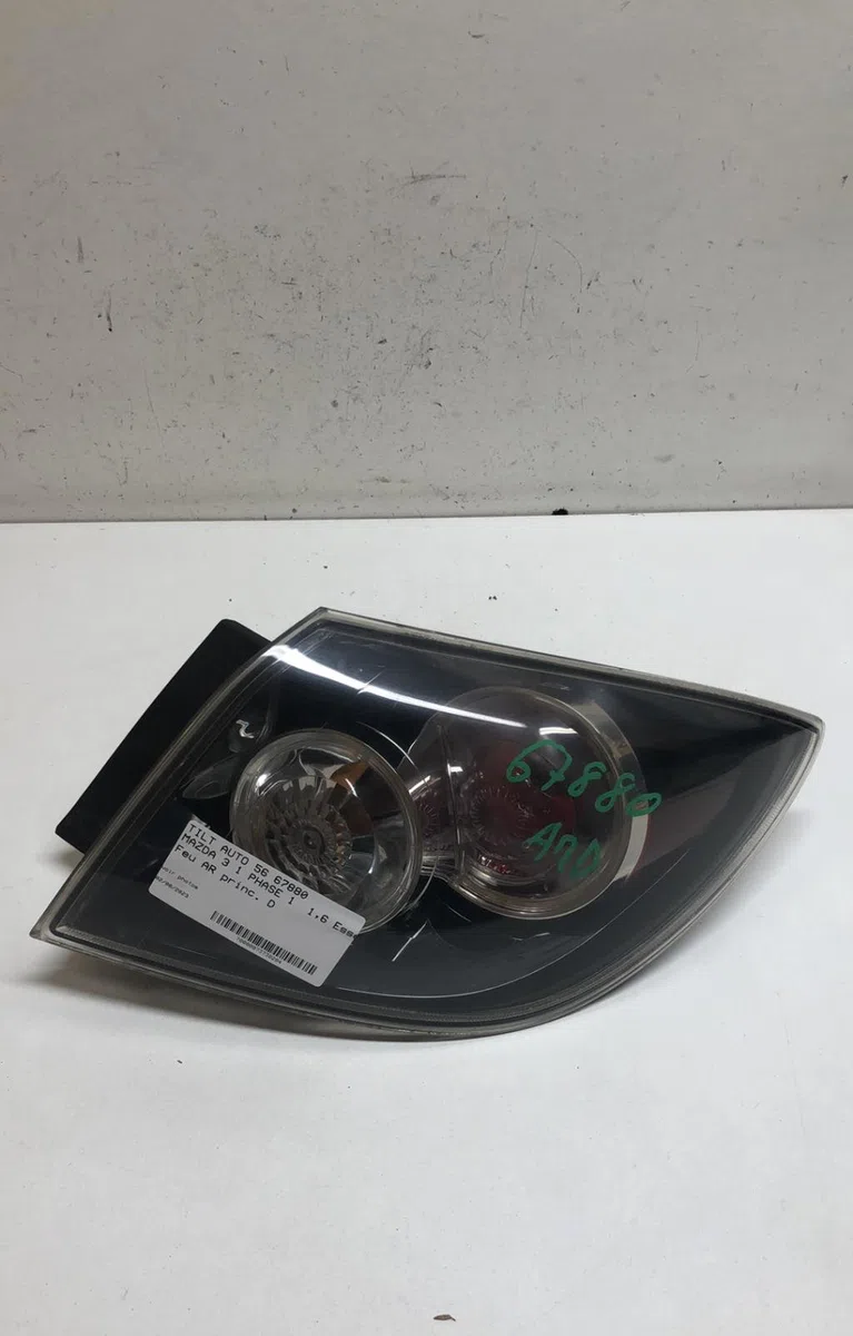 Feu arrière droit Mazda 3 (BK) 1.6 (bk14) (2003-2009) occasion