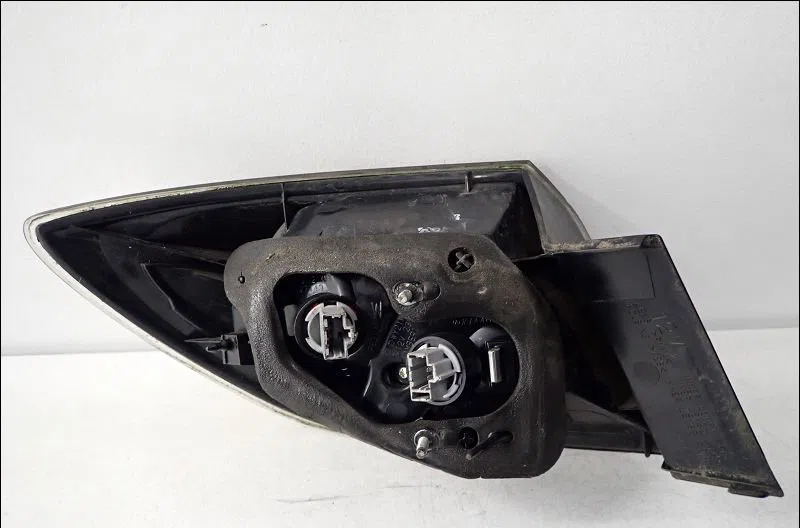Feu arrière droit Mazda 3 (BK) 1.6 mz-cd (2006-2009) occasion