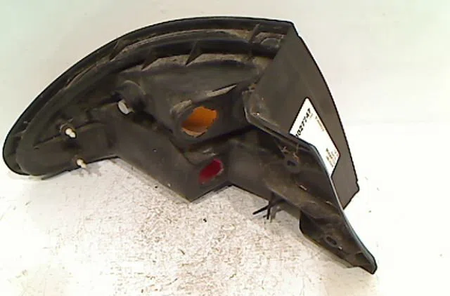 Feu arrière droit Mazda 323 P V (BA) 1.5 16v (1996-1998) occasion