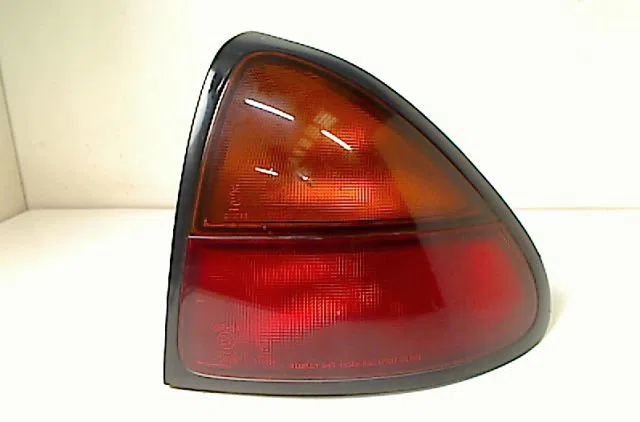 Feu arrière droit MAZDA 323 V 1995 occasion