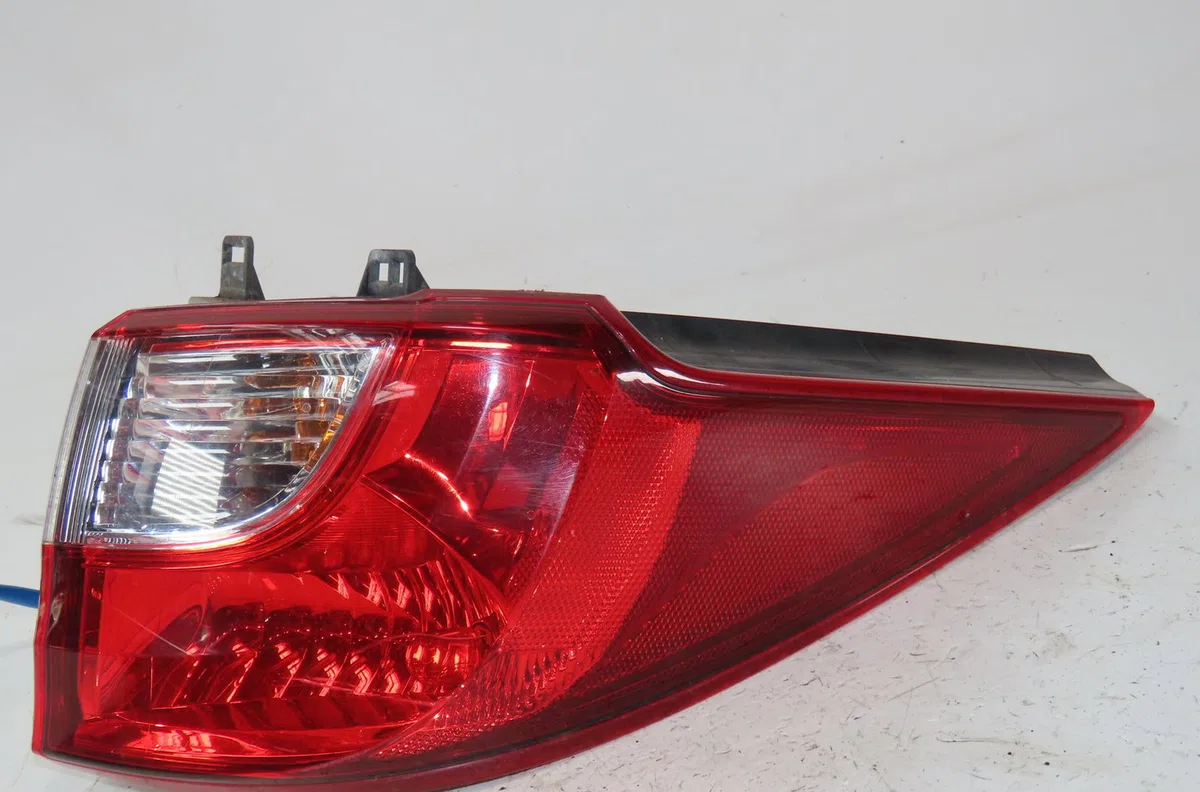 Feu arrière droit Mazda 5 (CW) 1.6 cd (2010) 5 portes occasion