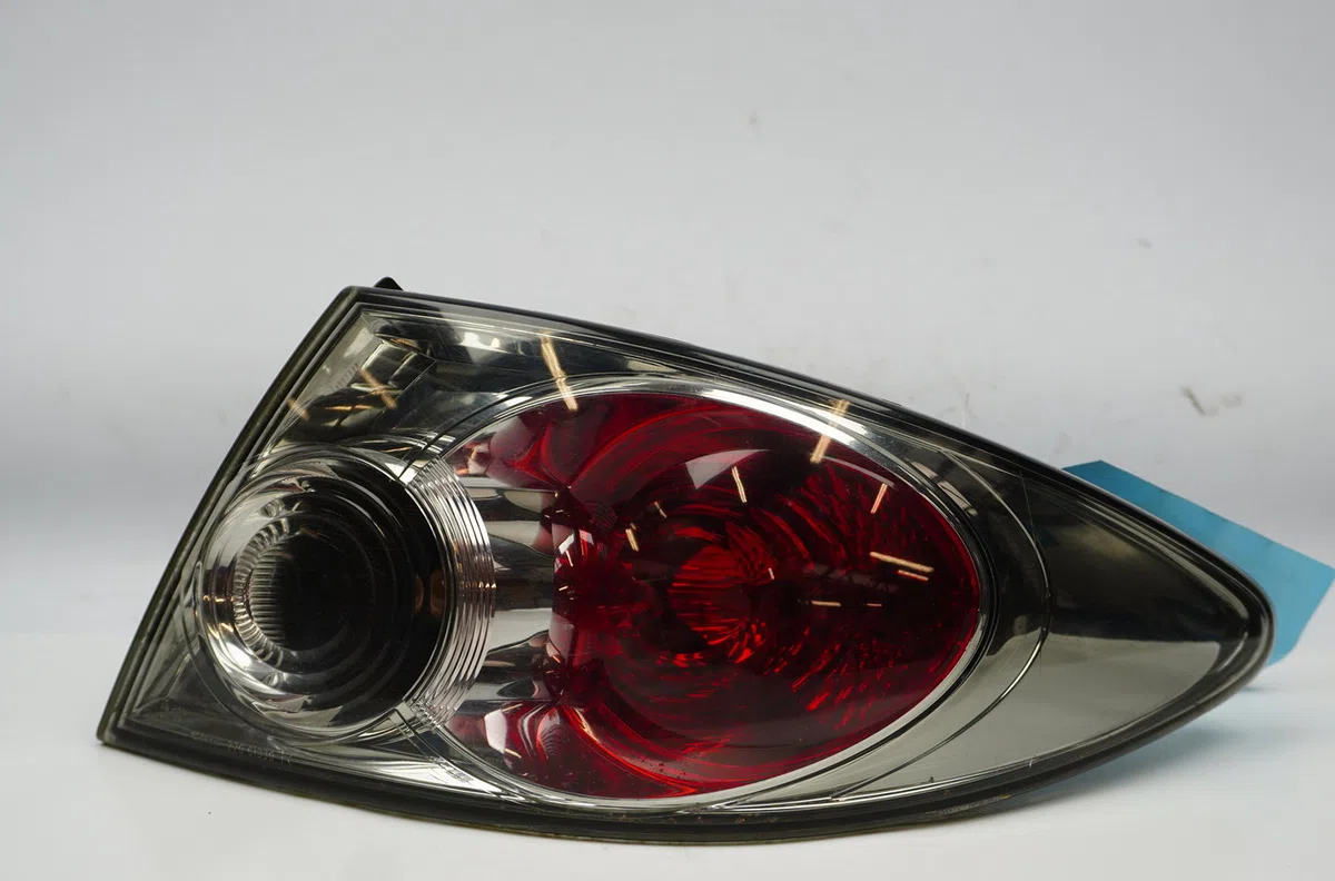 Feu arrière droit Mazda 6 Hatchback (GG) 2.0 (gges) (2002-2007) occasion