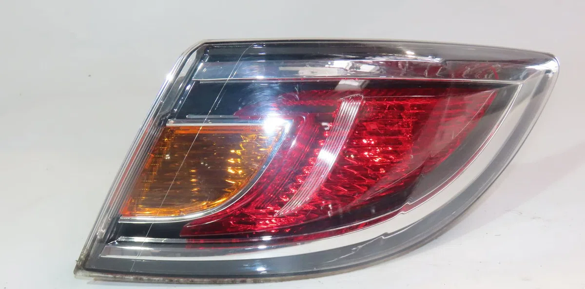 Feu arrière droit Mazda 6 Hatchback (GH) 2.2 d (gh10) (2010-2012) occasion
