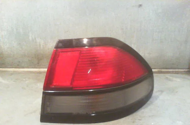 Feu arrière droit MAZDA 626 1997 occasion