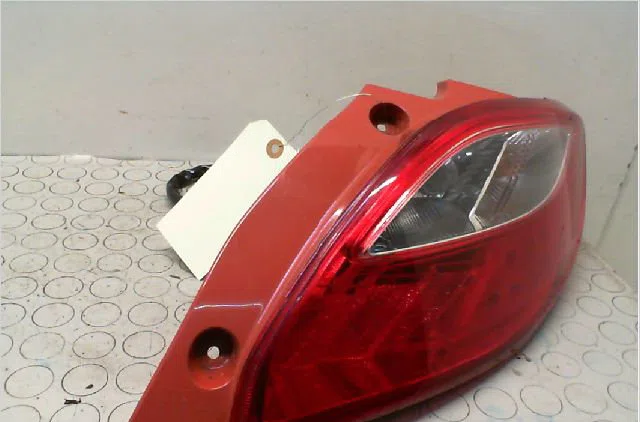 Feu arrière droit MAZDA MAZDA 2 II  1.4 MZ-CD 68ch occasion