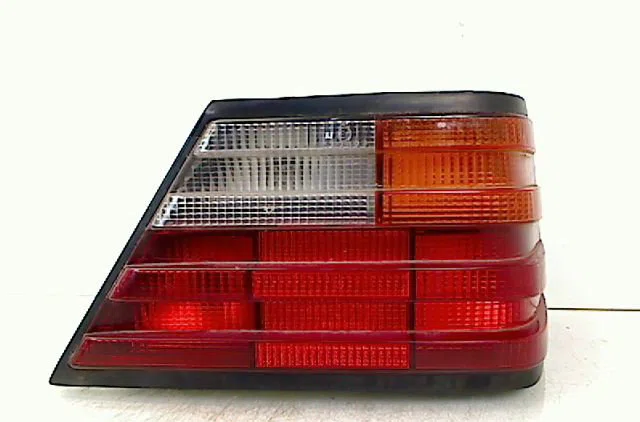 Feu arrière droit MERCEDES 200-500 I 1989 occasion