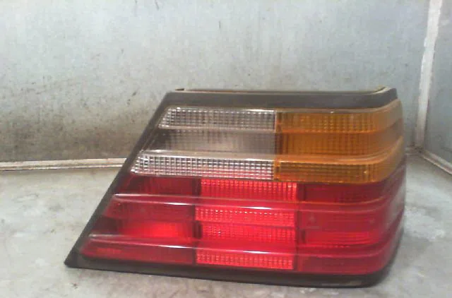 Feu arrière droit Mercedes-benz 124 A trois volumes (W124) 300 turbo-d 4-matic (124.333) (1986-1988) occasion