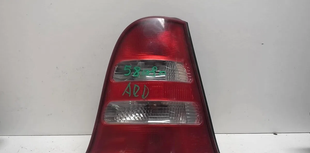 Feu arrière droit Mercedes-benz CLASSE A (W168) A 170 cdi (168.009, 168.109) (2001-2004) occasion