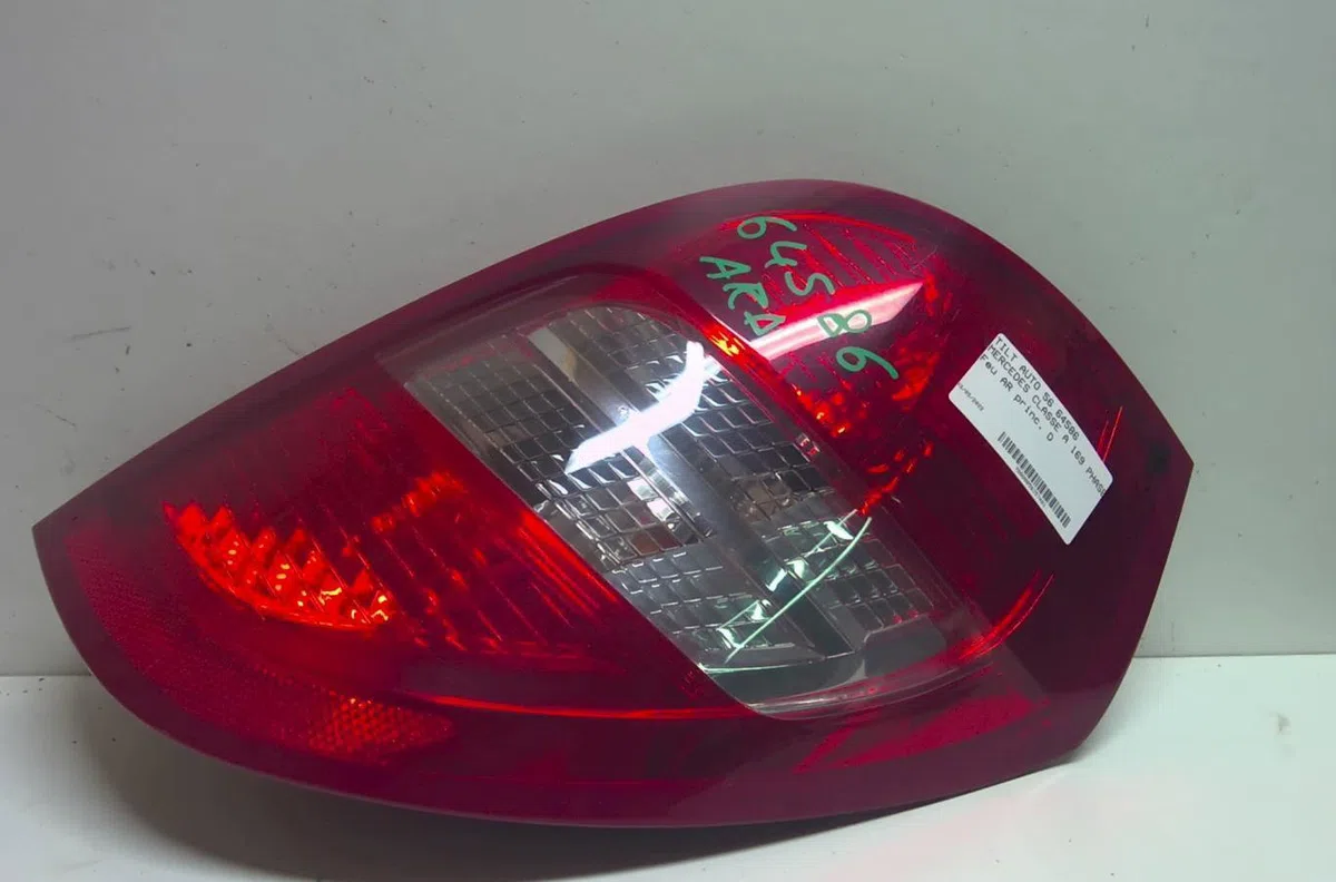 Feu arrière droit Mercedes-benz CLASSE A (W169) A 150 (169.031, 169.331) (2004-2012) occasion