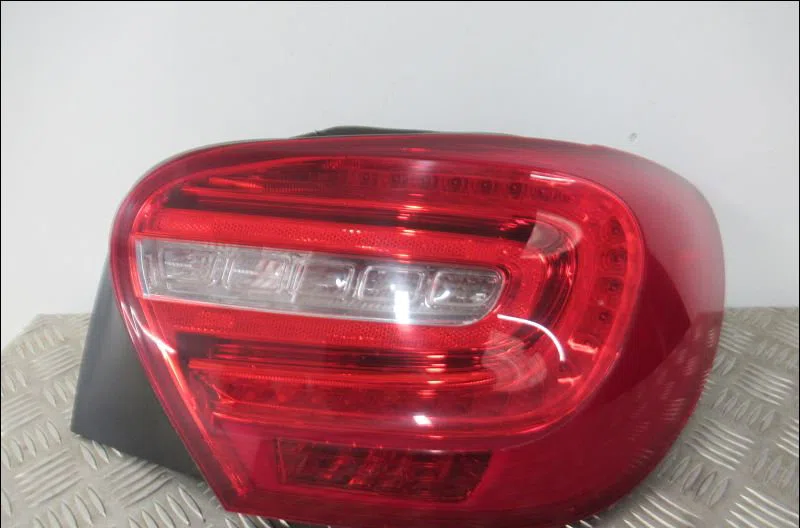 Feu arrière droit Mercedes-benz CLASSE A (W176) A 45 amg 4-matic (176.052) (2013-2018) occasion