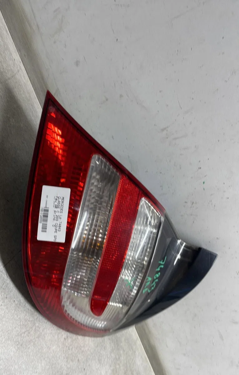 Feu arrière droit Mercedes-benz CLASSE C Coupe Sport (CL203) C 200 cdi (203.707) (2003-2008) occasion