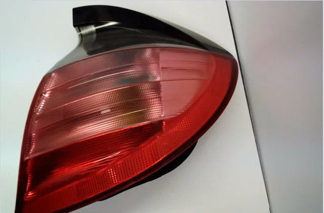 Feu arrière droit Mercedes-benz CLASSE C Coupe Sport (CL203) C 220 cdi (203.706) (2001-2004) 3 portes occasion