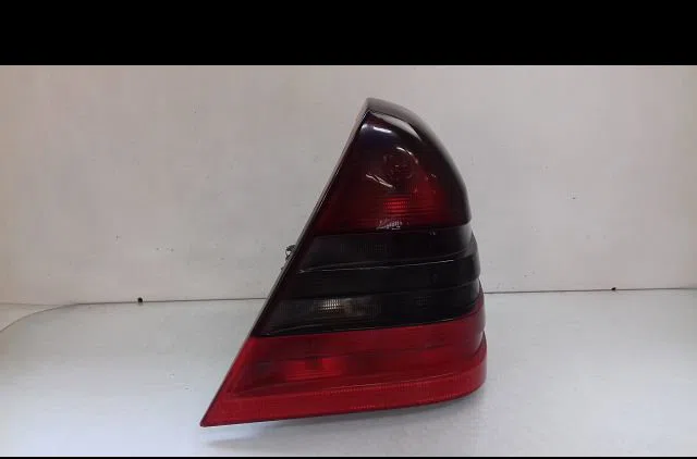 Feu arrière droit Mercedes-benz CLASSE C (W202) C 200 cdi (202.134) (1998-2000) occasion