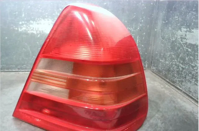 Feu arrière droit Mercedes-benz CLASSE C (W202) C 220 d (202.121) (1993-2000) occasion