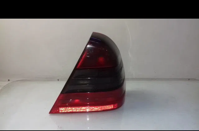 Feu arrière droit Mercedes-benz CLASSE C (W202) C 240 (202.026) (1997-2000) occasion