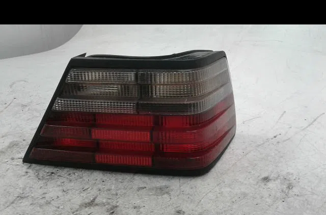 Feu arrière droit Mercedes-benz CLASSE E (W124) E 250 d (124.126, 124.129) (1993-1995) occasion