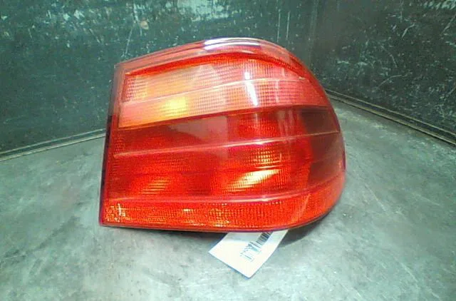 Feu arrière droit Mercedes-benz CLASSE E (W210) E 270 cdi (210.016) (1999-2002) occasion