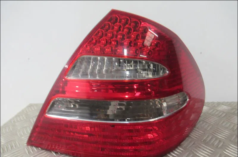 Feu arrière droit Mercedes-benz CLASSE E (W211) E 280 cdi (211.020) (2005-2008) occasion
