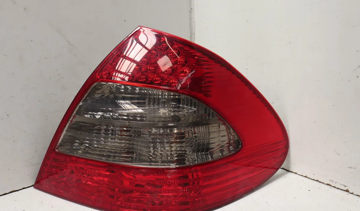 Feu arrière droit Mercedes-benz CLASSE E (W211) E 320 cdi (211.022) (2005-2008) occasion